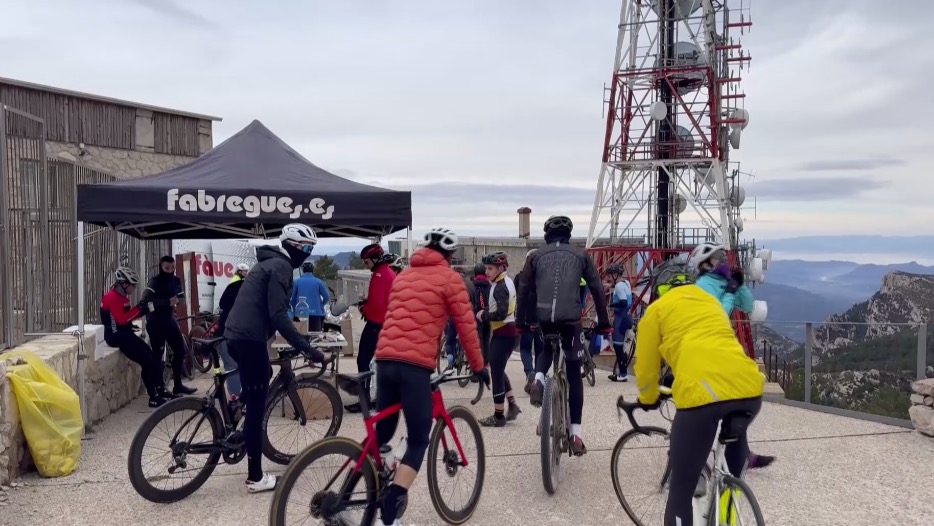 Més de 70 ciclistes participen en la final dany a Mont Caro d